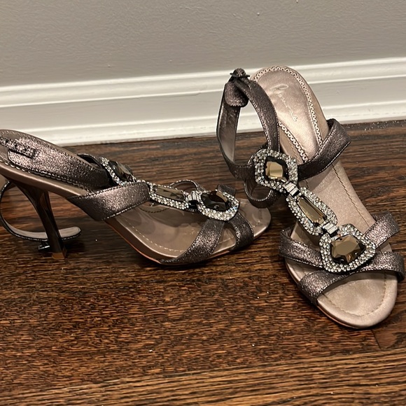 BOURNE pewter suede size 9 sandals. Chunky stones. - Picture 6 of 11
